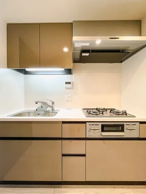 Royal Parks Ariake - Interior - ["Kitchen", "Countertop", "Kitchen Appliance"]