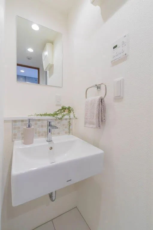 EXAM Yoga - Interior - ["Bathroom Sink", "Bathroom", "Plumbing fixture"]