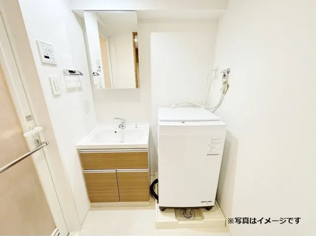 Miluna Hills Isle - Interior - ["Flooring", "Floor", "Plumbing fixture"]