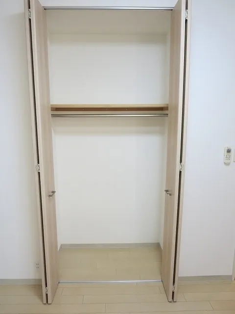Doue Shinkawa - Interior - ["Wood", "Flooring", "Door"]