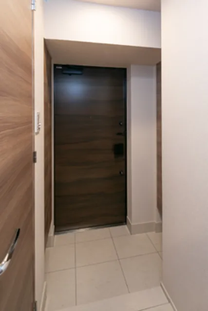 Open Residencia Yoyogi - Interior - ["Fixture", "Door", "Automotive exterior"]