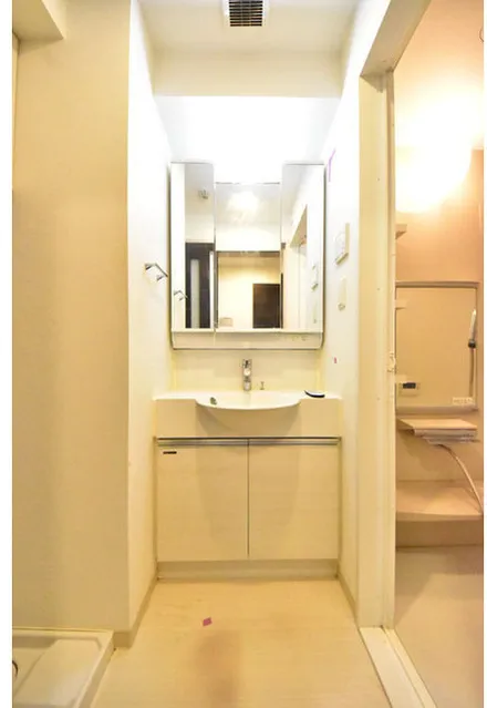 King House Sugamo - Interior - ["Flooring", "Floor", "Interior design"]