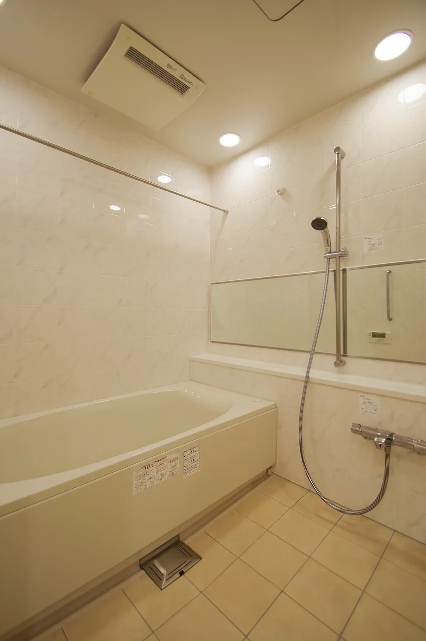 Central Park Tower La Tour Shinjuku - Interior - ["Plumbing fixture", "Shower head", "Bathtub"]