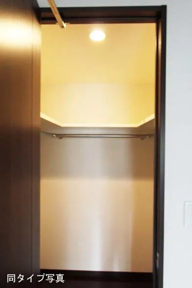 Comforia Tamachi - Interior - ["Amber", "Fixture", "Rectangle"]