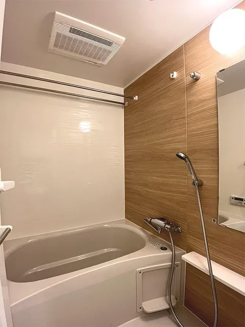 Park Axis Kikugawa Station East - Interior - ["Bathtub", "Property", "Plumbing fixture"]
