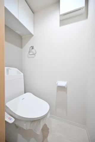 CENTRAL GARDEN RESIDENCE TOKYO - Interior - ["Plumbing fixture", "Bathroom", "Toilet seat"]