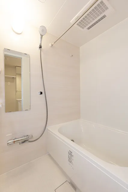 RJR Precia Higashijujo Garden - Interior - ["Flooring", "Bathroom", "Plumbing fixture"]
