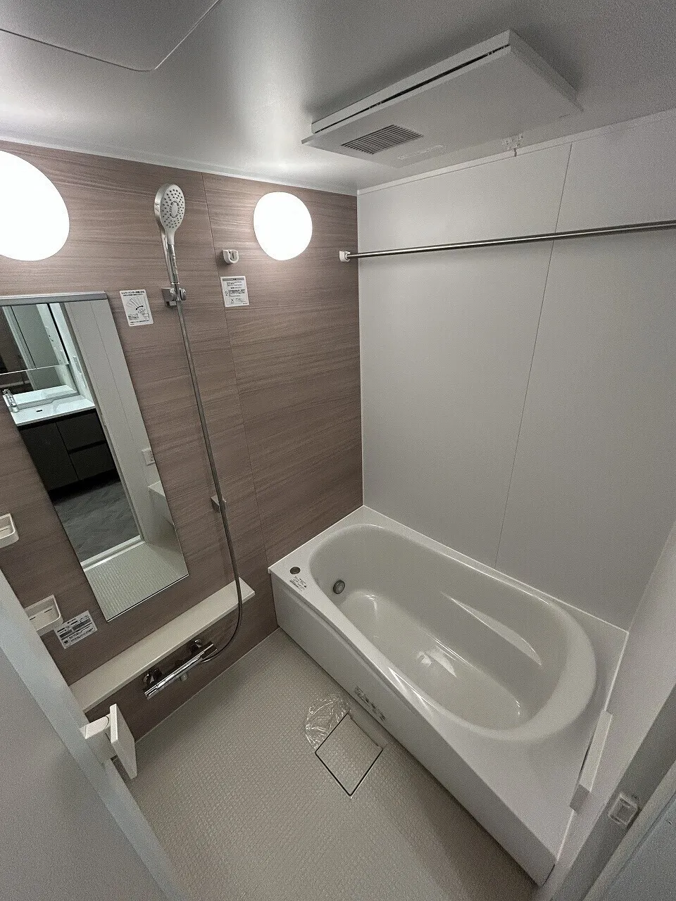 Blanchiesta Kiba - Interior - ["Plumbing fixture", "Flooring", "Floor"]