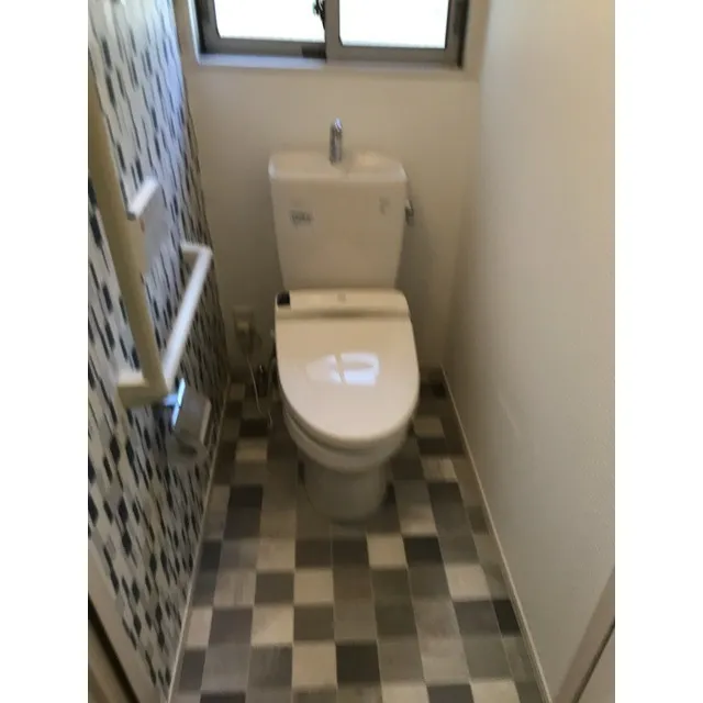 Minamiazabu 3-Chome Rental House - Interior - ["Toilet", "Tile", "Toilet seat"]