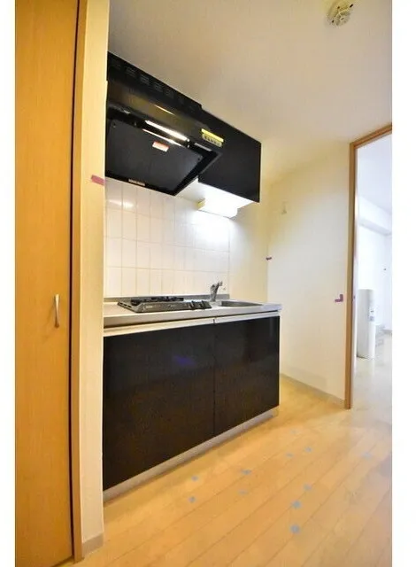Aperto Nishi Shinjuku - Interior - ["Kitchen", "Major appliance", "Flooring"]