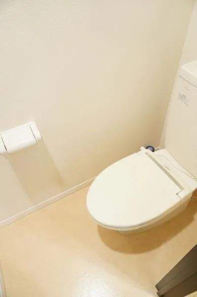 Star Heim - Interior - ["Toilet seat", "Toilet", "Bathroom"]