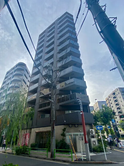 Brides Higashi-Nihonbashi - Exterior - ["High-rise building", "Overhead power line"]