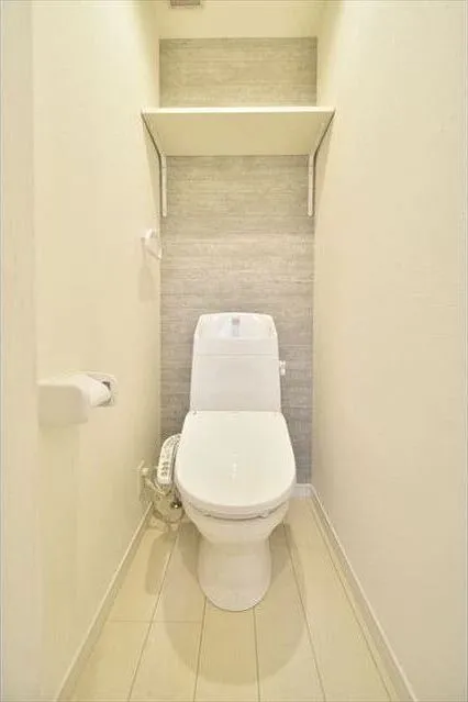 Brilliant Kanamecho - Interior - ["Toilet", "Toilet seat", "Plumbing fixture"]