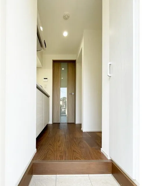 Covent Garden - Interior - ["Flooring", "Floor", "Wood"]