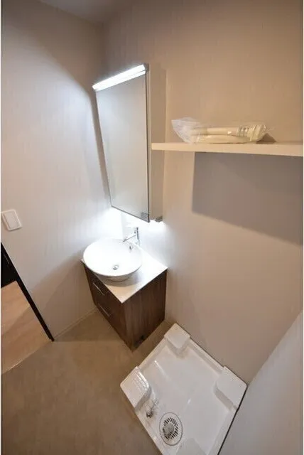 Memora Ikebukuro - Interior - ["Flooring", "Plumbing fixture", "Interior design"]