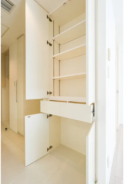 Frontier Residence The Tower Shinagawa - Interior - ["Flooring", "Wood", "Floor"]