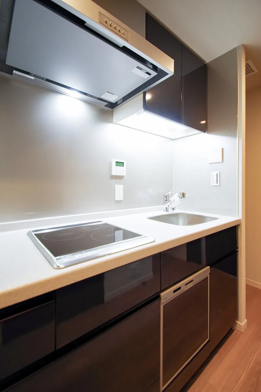 La Tour Shinjuku Annex - Interior - ["Tap", "Countertop", "Sink"]