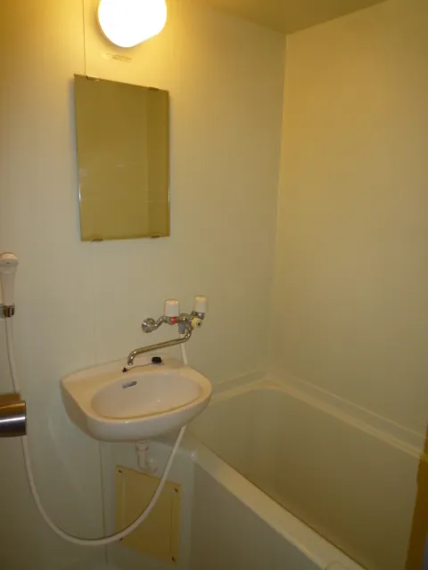 South City Asagaya - Interior - ["Tap", "Mirror", "Plumbing fixture"]