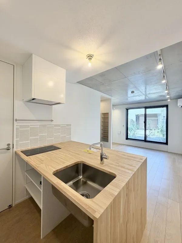 Trias446 - Interior - ["Countertop", "Kitchen", "Flooring"]