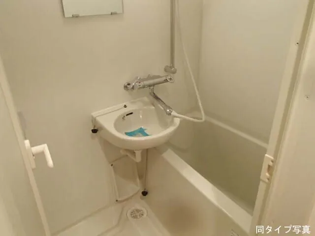 Comforia Oshiage - Interior - ["Plumbing fixture", "Tap", "Bathroom sink"]
