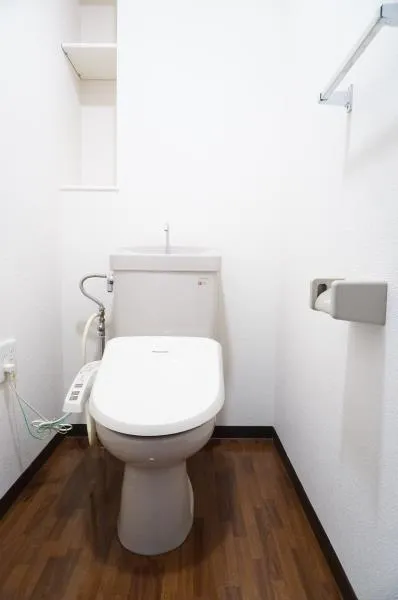 Heimrose - Interior - ["Toilet seat", "Toilet", "Bathroom"]