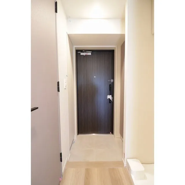 Geoent Asakusa Kaminarimon - Interior - ["Door", "Fixture", "Wood"]