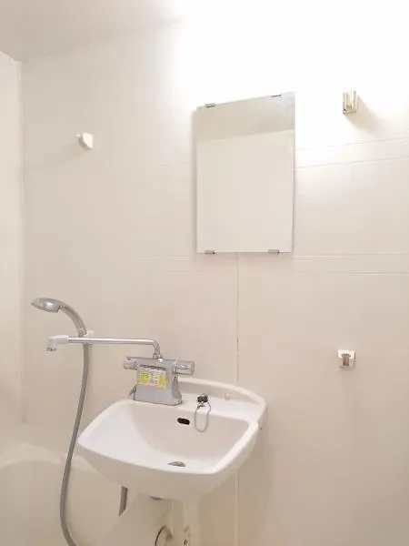 Maison Vert Minami Azabu - Interior - ["Bathroom", "Plumbing fixture", "Wall"]