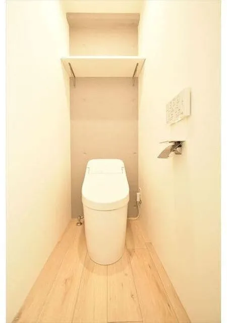 CASA FIORE Nippori - Interior - ["Toilet seat", "Toilet", "Flooring"]