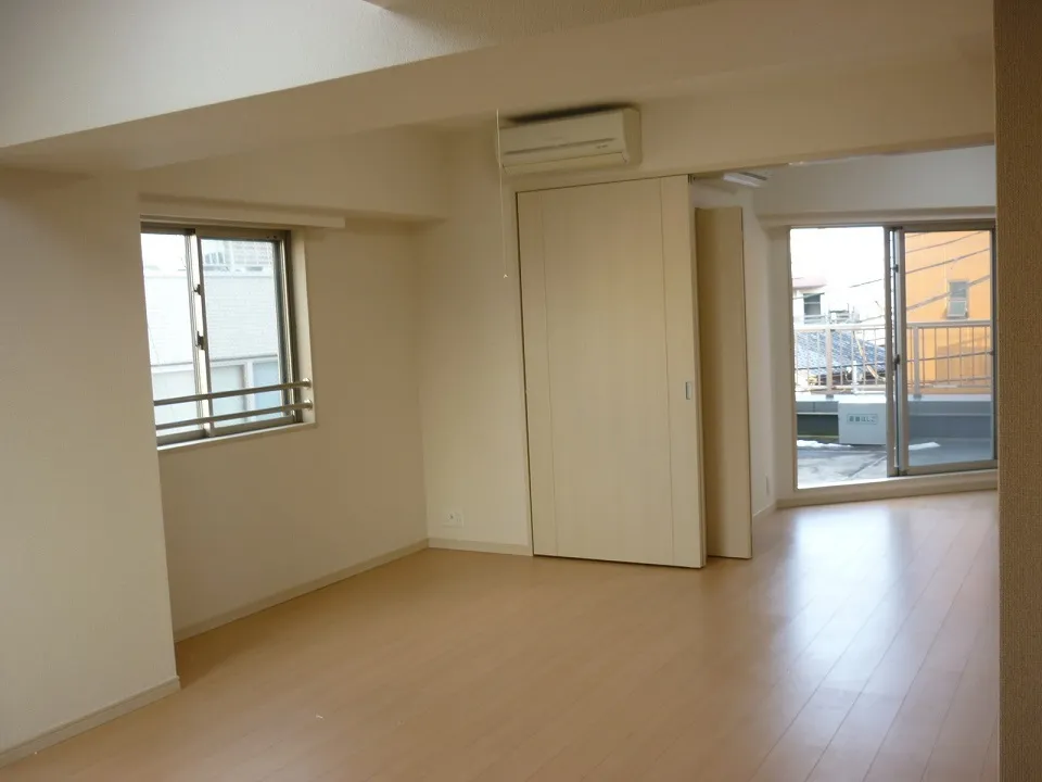 Residia Sakura Josui - Interior - ["Window", "Building", "Fixture"]