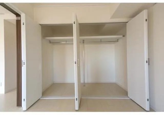 CENTENNIAL TOWER - Interior - ["Room", "Property", "Wall"]