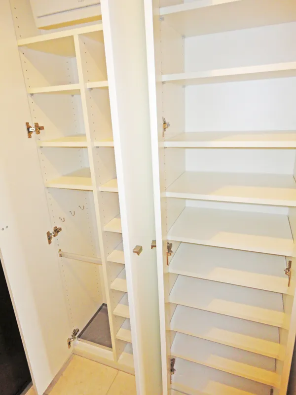 Grace Court Shirokane - Interior - ["Wood", "Shelving", "Shelf"]