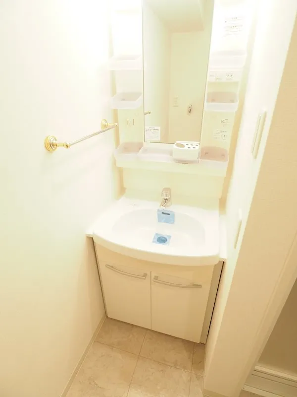 RESIDIA Bunkyo Sengoku - Interior - ["Bathroom", "Property", "Room"]