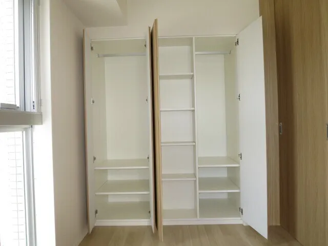 Emily Shakujii Park - Interior - ["Wall", "Wood", "Flooring"]