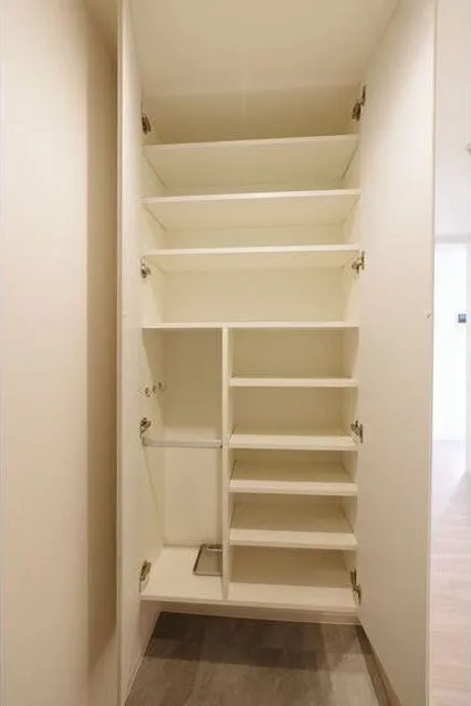 Zinnia Fudomae - Interior - ["Shelf", "Furniture", "Bookcase"]