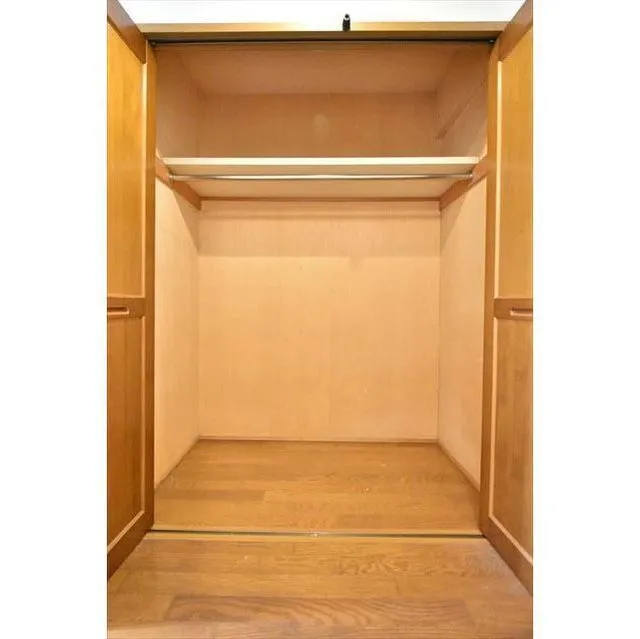 Plateau Jingumae - Interior - ["Rectangle", "Wood", "Wood stain"]