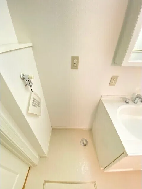 Mill Creek Sakurayama - Interior - ["White", "Flooring", "Floor"]