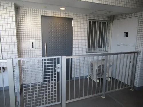 Cosmo Kinshicho Libedia - Interior - ["Composite material", "Gate", "Metal"]