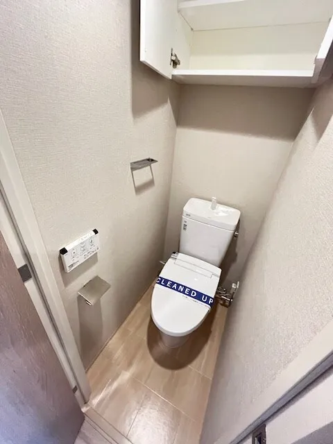 Cross Residence Iidabashi - Interior - ["Building", "Automotive design", "Floor"]