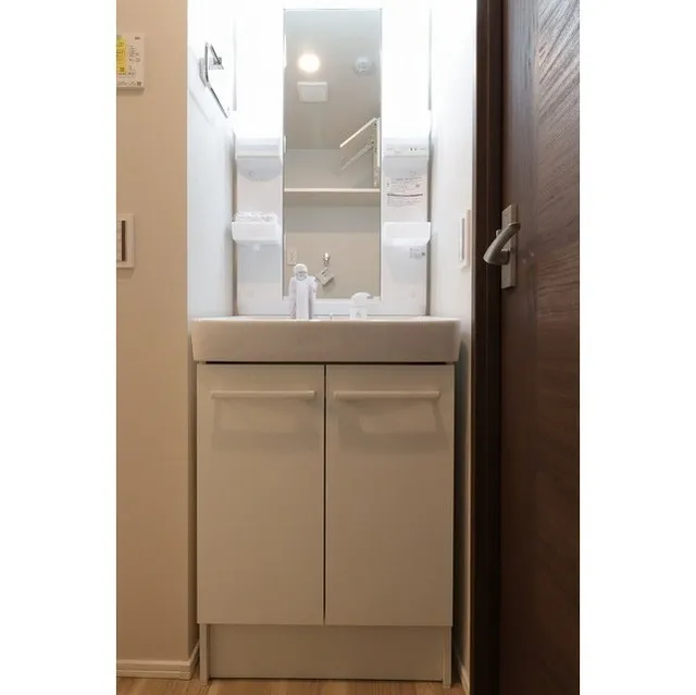 Globel The Cress Oshiage - Interior - ["Mirror", "Cabinetry", "Building"]