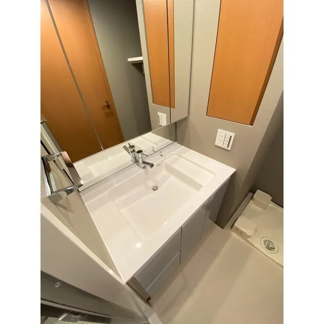 City House Nishi Ikebukuro - Interior - ["Mirror", "Tap", "Plumbing fixture"]