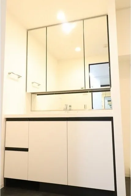 JP Noie Ebisu West - Interior - ["Cabinetry", "Rectangle", "Fixture"]