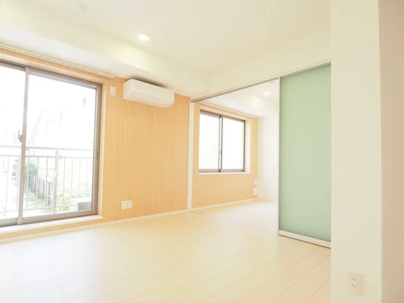 Cortile Kamikitazawa - Interior - ["Window", "Building", "Fixture"]