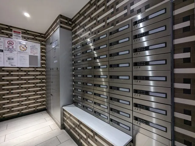 Premium Cube Mishuku - Exterior - ["Eyewear", "Vision care", "Automotive design"]