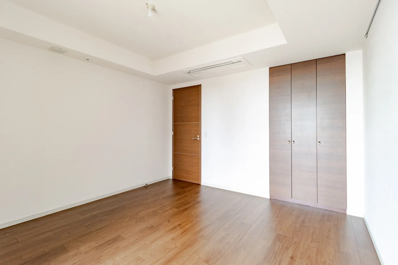 Central Park Tower La Tour Shinjuku - Interior - ["Wood", "Building", "Hall"]