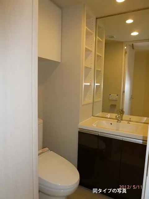 Comforia Ryogoku South - Interior - ["Mirror", "Property", "Sink"]