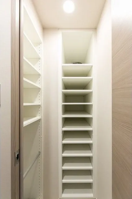 Demes Kiba - Interior - ["Fixture", "Wood", "Door"]