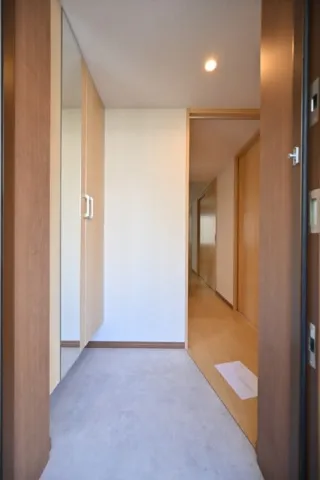 CENTRAL GARDEN RESIDENCE TOKYO - Interior - ["Flooring", "Floor", "Wall"]