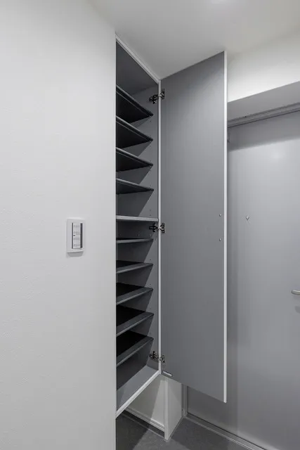 Aglaia Shinjuku Yokoteracho - Interior - ["Shelving", "Grey", "Shelf"]