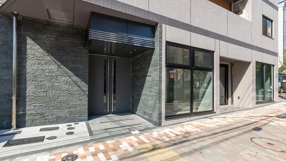 Hmlet Higashi-Shinjuku - Exterior - ["Door", "Composite material", "Concrete"]