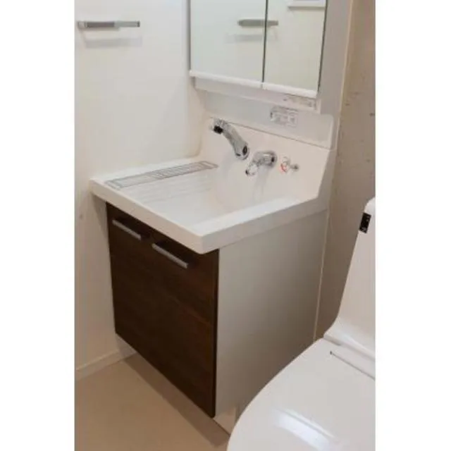 Priere Suwa - Interior - ["Bathroom cabinet", "Tap", "Cabinetry"]